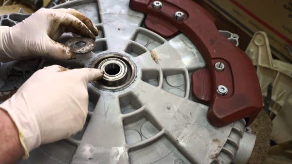  Replacing the bearings of the washing machine drum