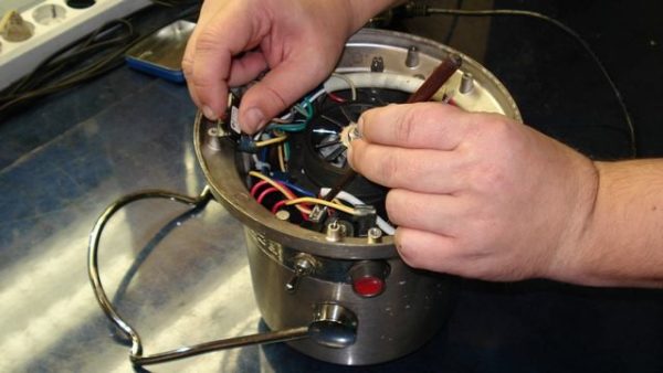  Disassembled Juicer
