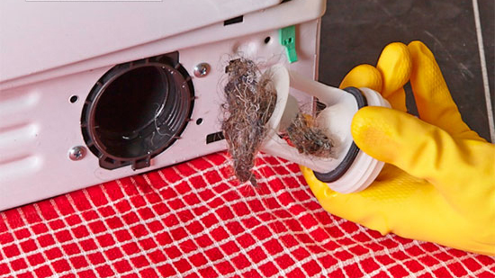  Cleaning the drain filter