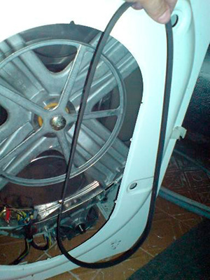  Flew belt in the washing machine