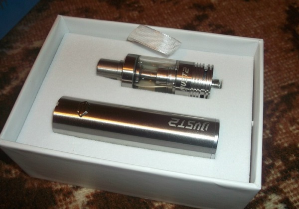  Electronic cigarette in box