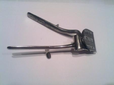 The first hair clipper