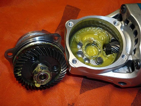  Gearbox disassembly