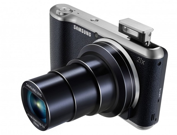  Retractable lens and flash camera